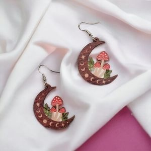 NWT Wooden laser cut mushroom 🍄 & moon cycle earrings